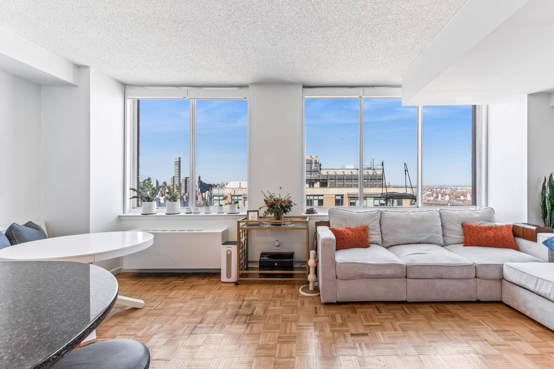 Discover the epitome of urban luxury in the top floor Penthouse 4D at Citylights, Long Island City's iconic 42 story coop designed by renowned architect Ceasar Pelli.