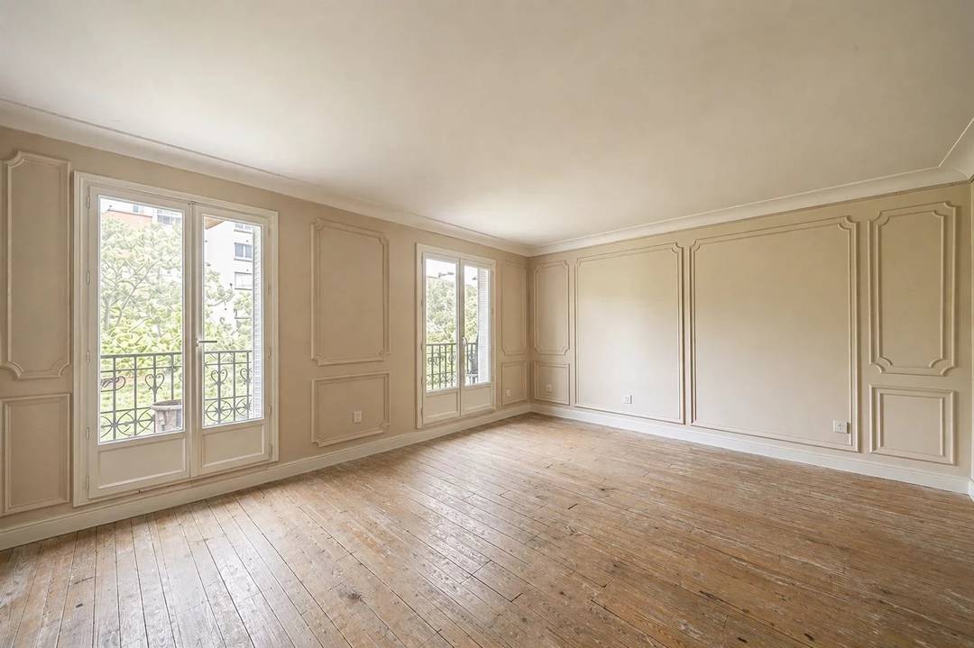 Paris XIVth arrondissement : Alésia – Maine : Bright family apartment fully to renovate