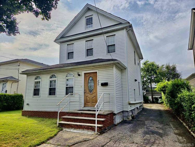 Multi Generations Perfect for an extended family, with finished loft and basement for additional storage.