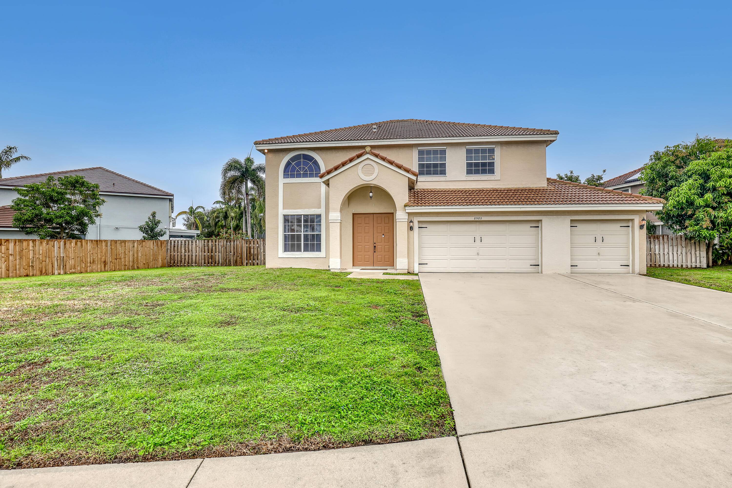 PRIVATE POOL HOME WITH 4 BEDROOMS, 3 BATHS AND 3 CAR GARAGE IN THE FABULOUS COMMUNITY OF RAINBOW LAKES IN LA PALAIS.