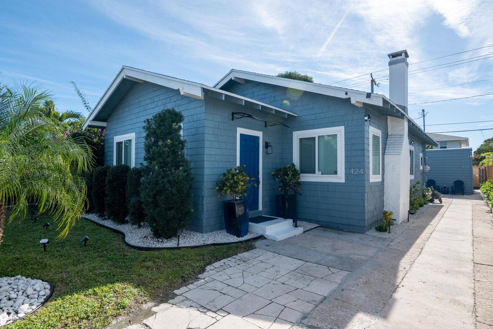 Great DUPLEX opportunity to own this amazing home with a GUEST house in the backyard.