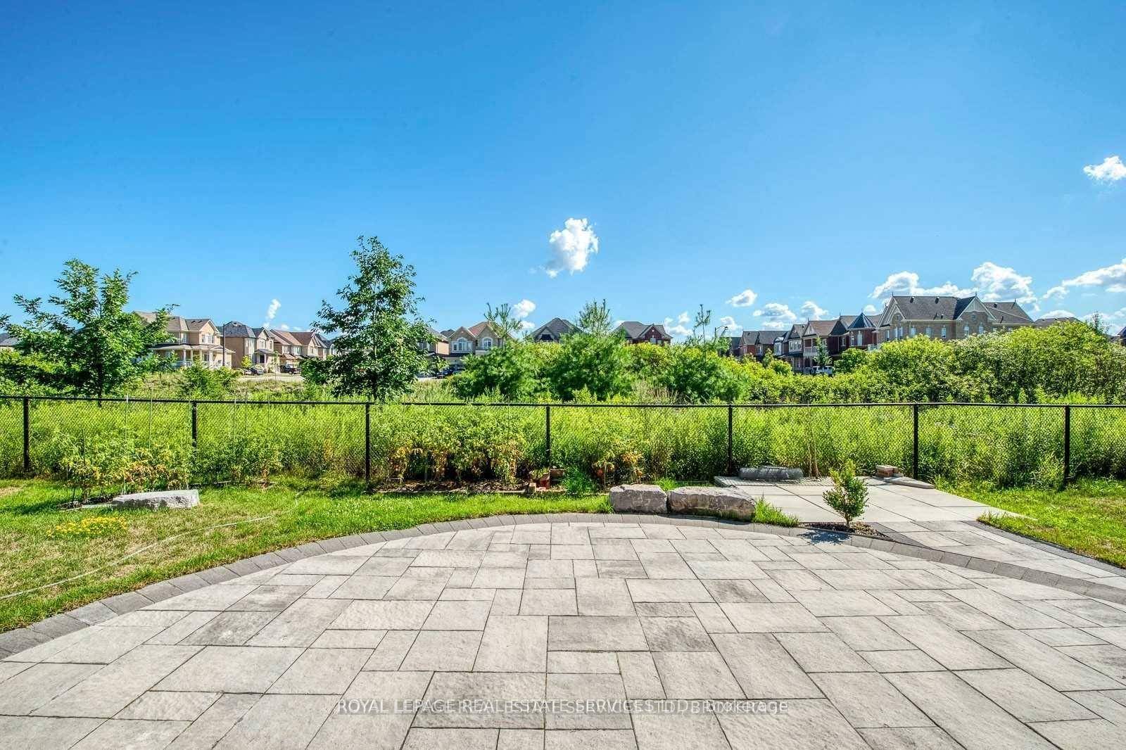 Landlord will Consider Short Term or Long Term Tenant.