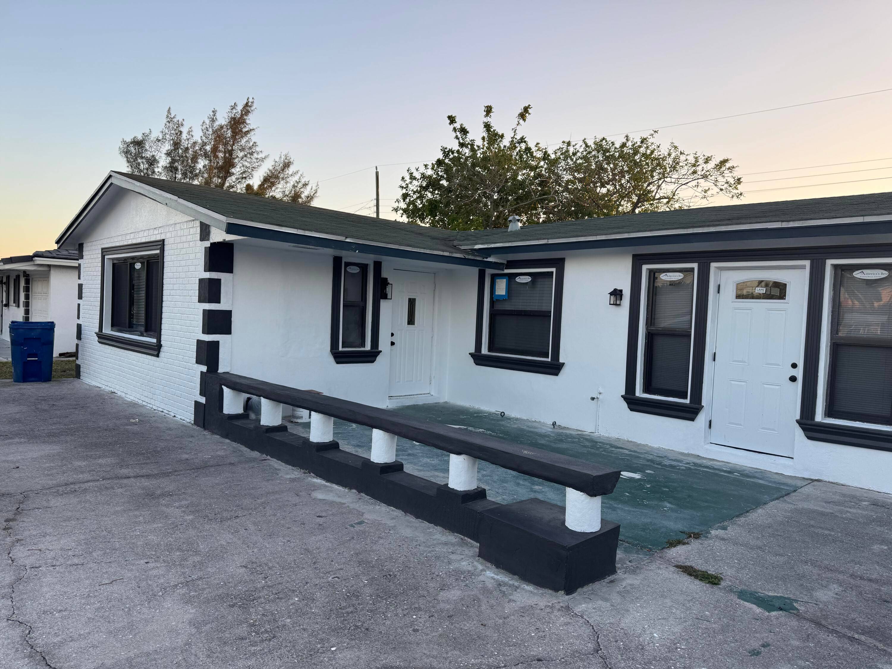 Renovated property, close to Beach and restaurants.