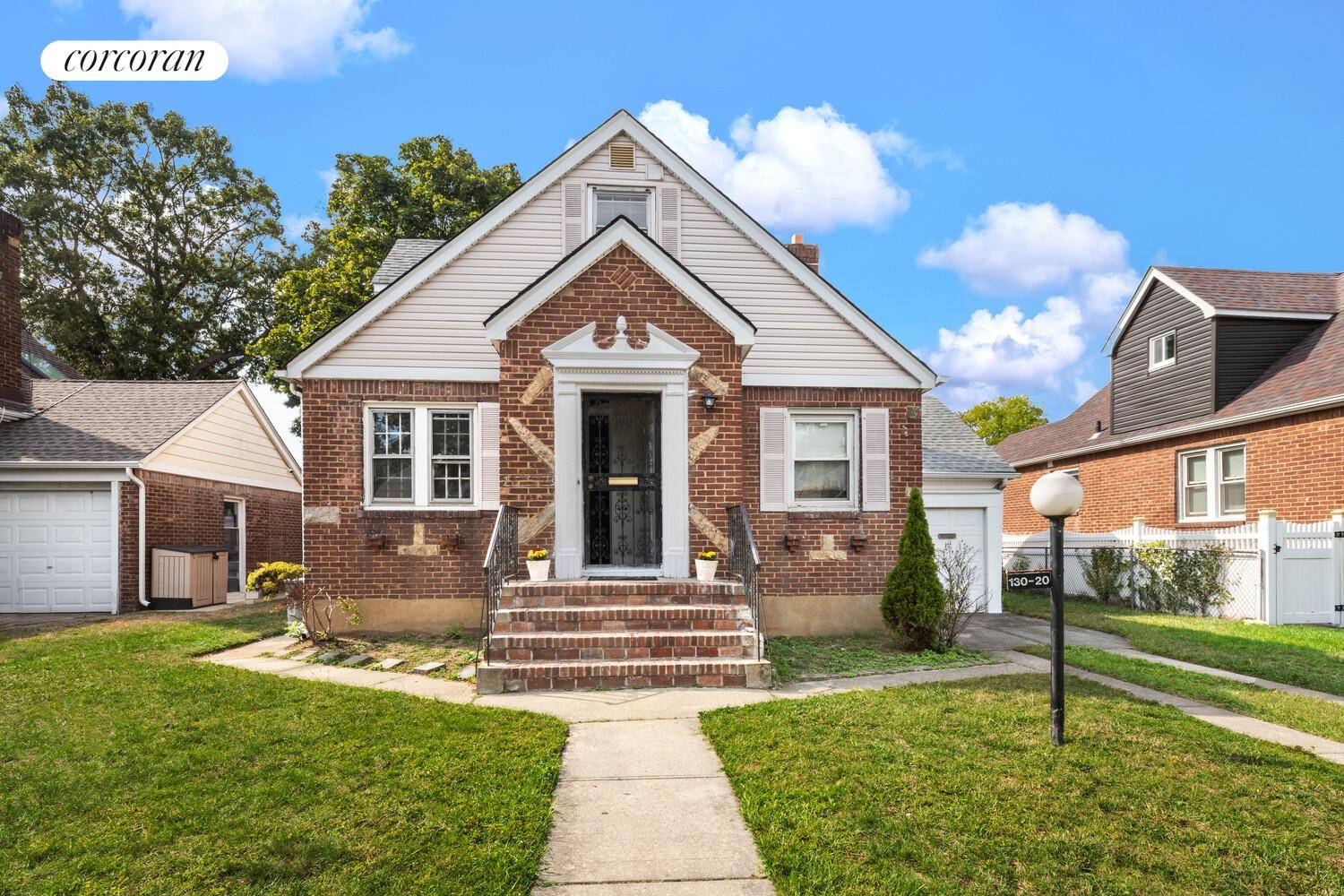 Situated on the perfectly picturesque street ; this beautiful Laurelton Cape is just right for you !