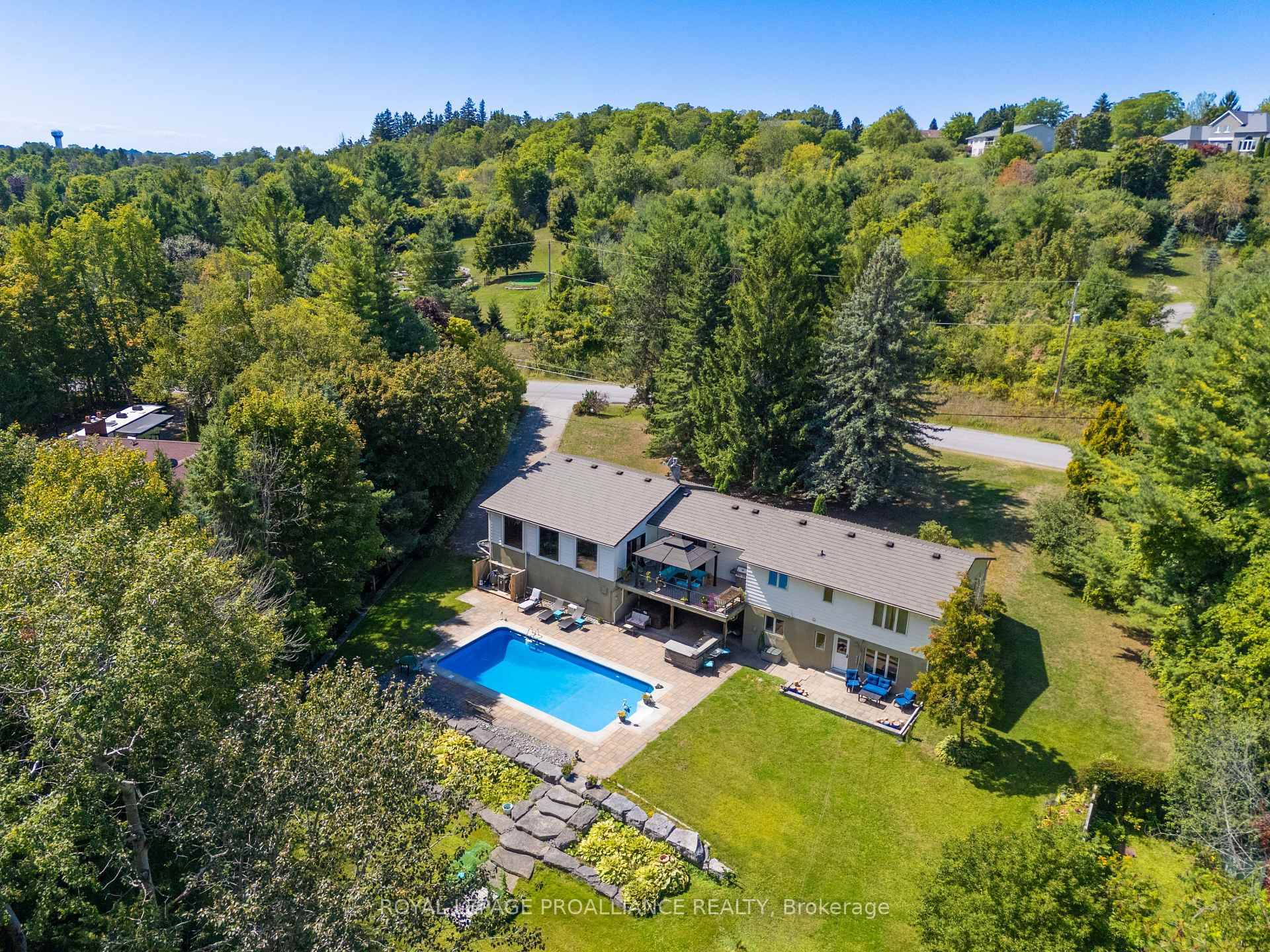 This extraordinary 2, 584 sq.