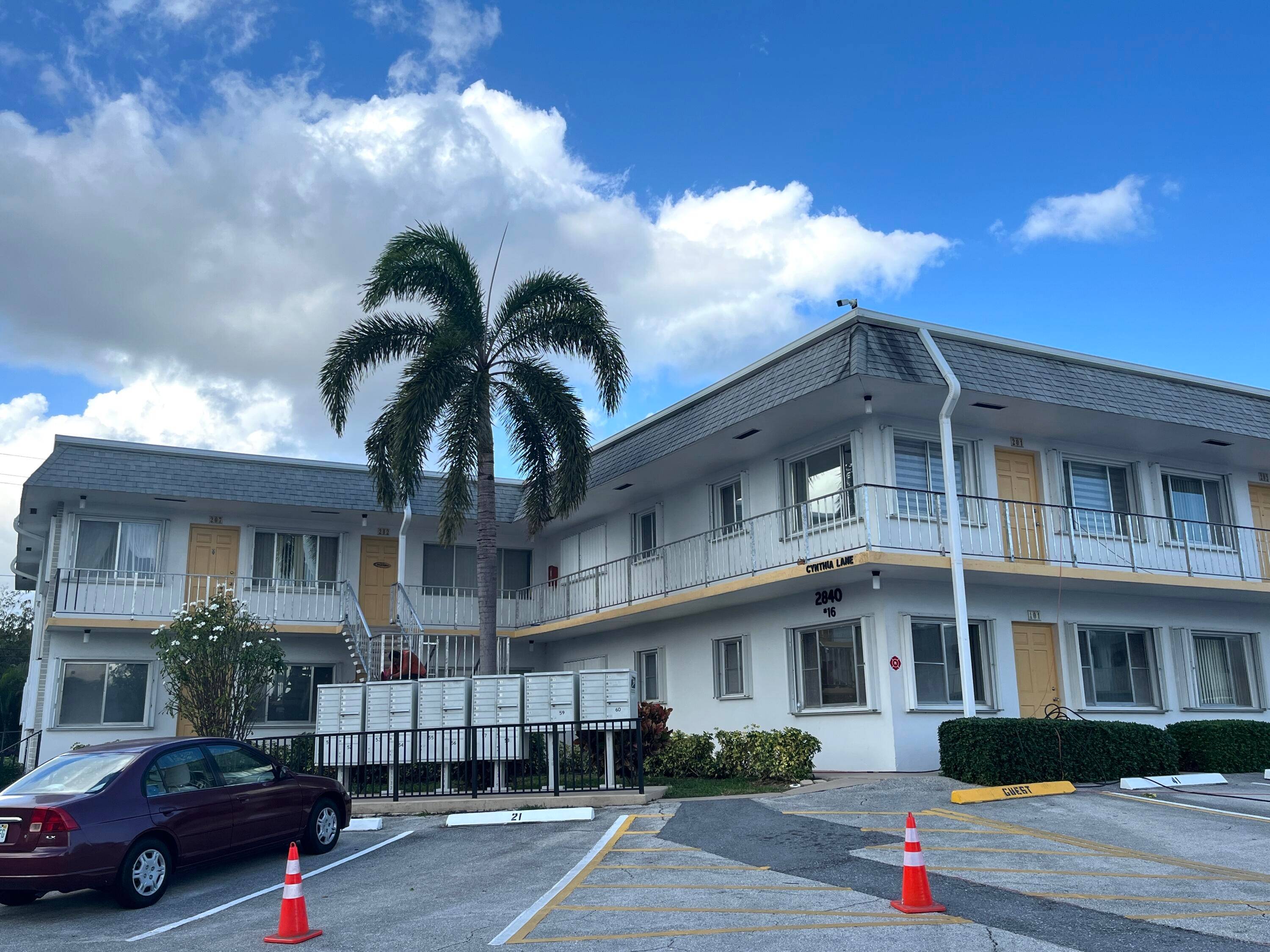Affordable 1 BE 1 BA apartment in desirable Murry Hills subdivision Corner unit on the second floor with a private garden view Tiled living area and laminate flooring in the ...