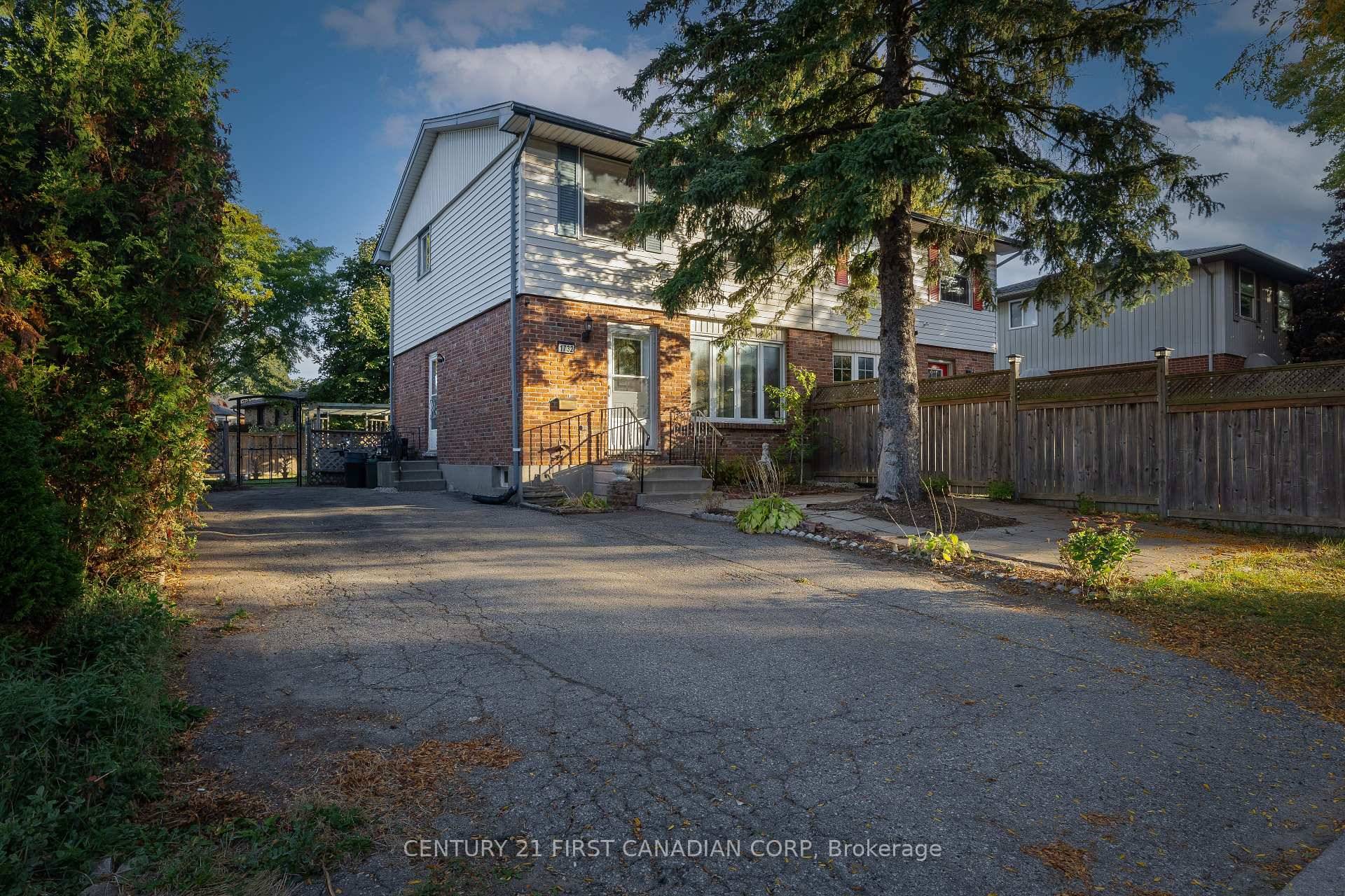 Three bedroom semi detached house facing the forest.