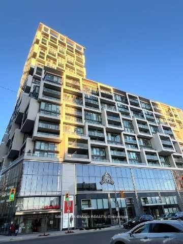 Bright amp ; Spacious 2 Bdrm 2 Bthrm With Soaring 10' Ceiling In The Heart Of Mid Town Toronto.