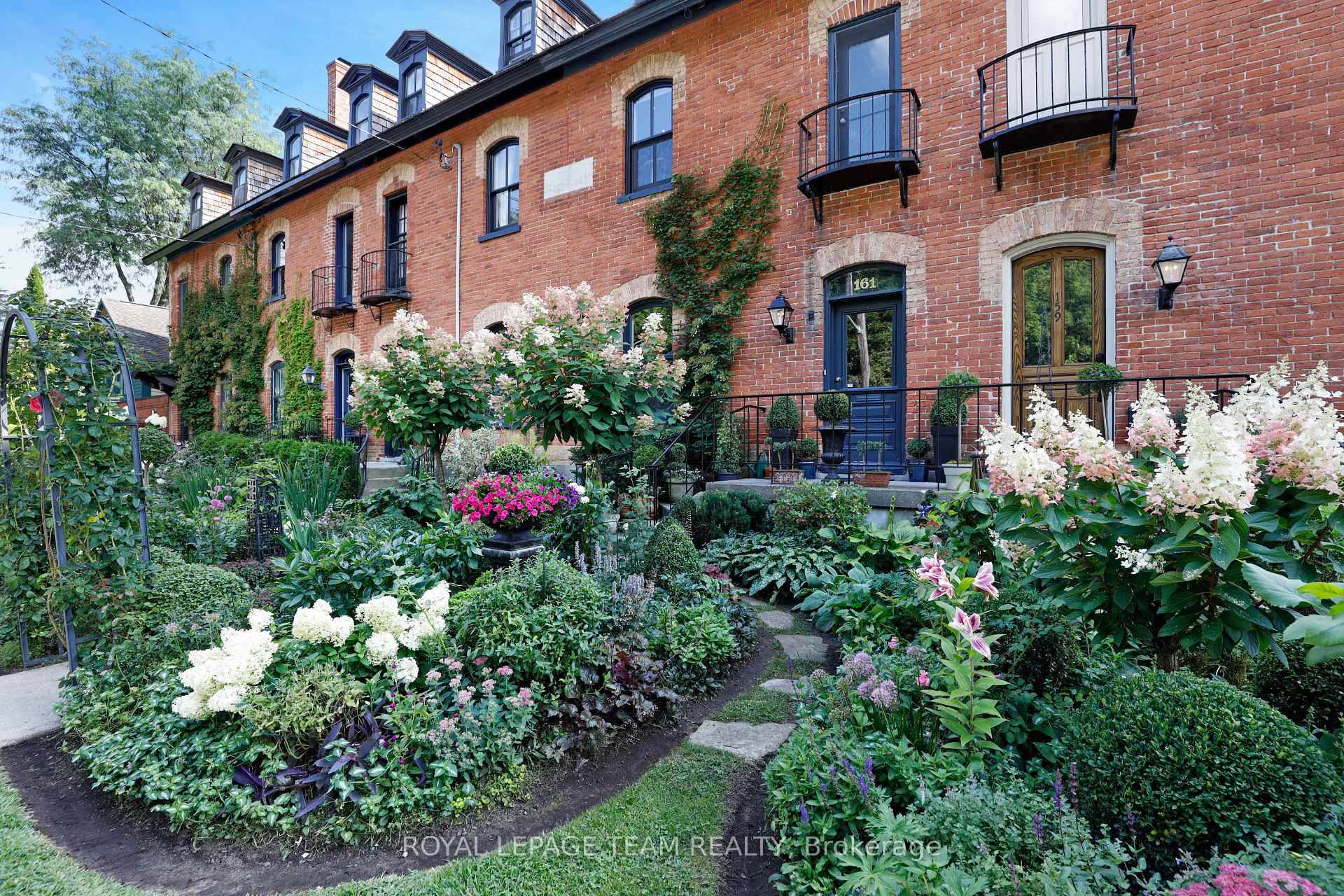 Heritage and zen living among a 4 bedroom, 3 full bathrooms in the heart of Ottawa's New Edinburgh awaits within a meticulously maintained brownstone.