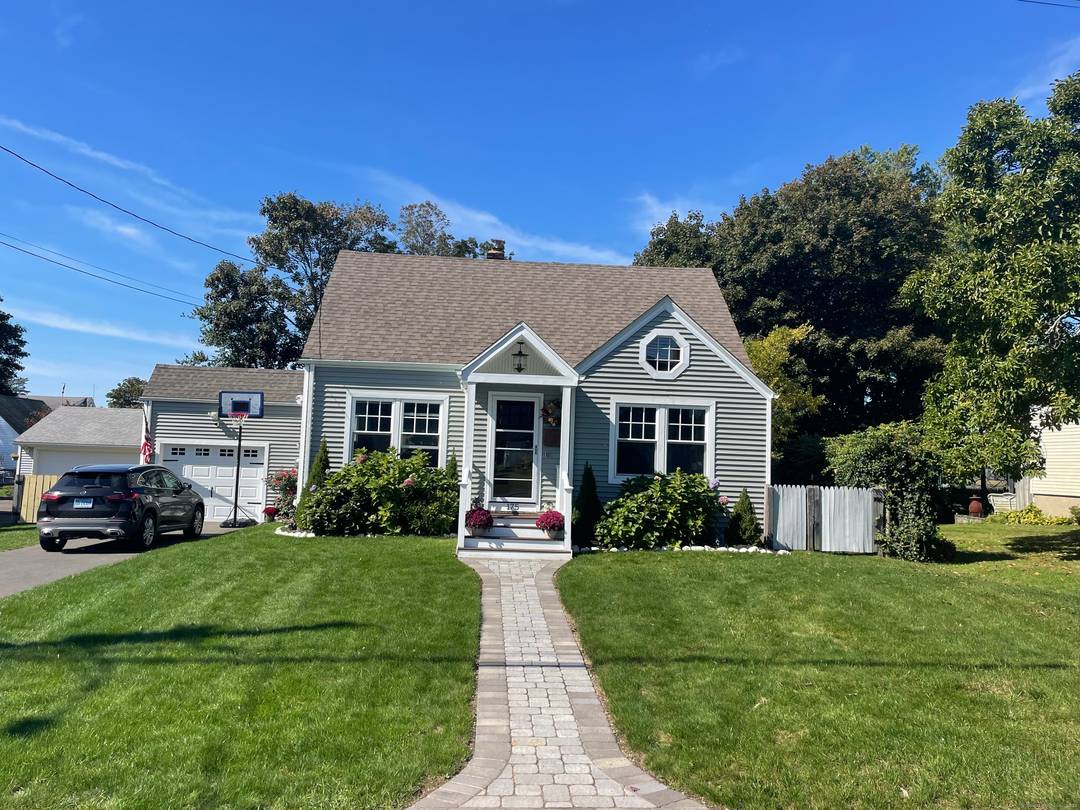 Waterfront living at its best Your dream Escape Awaits !