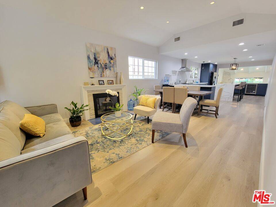 446 S Almont Dr 3BR Beverly Grove La
