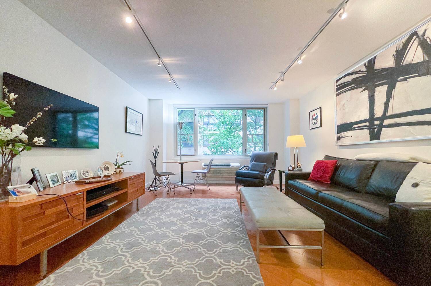 Beautiful one bedroom in excellent condition with large closets and oversized south facing windows !