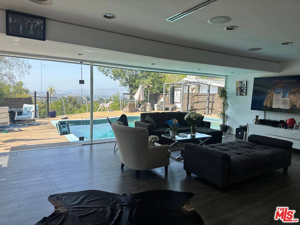 7241   Woodrow Wilson Dr 2BR Hollywood Hills East La