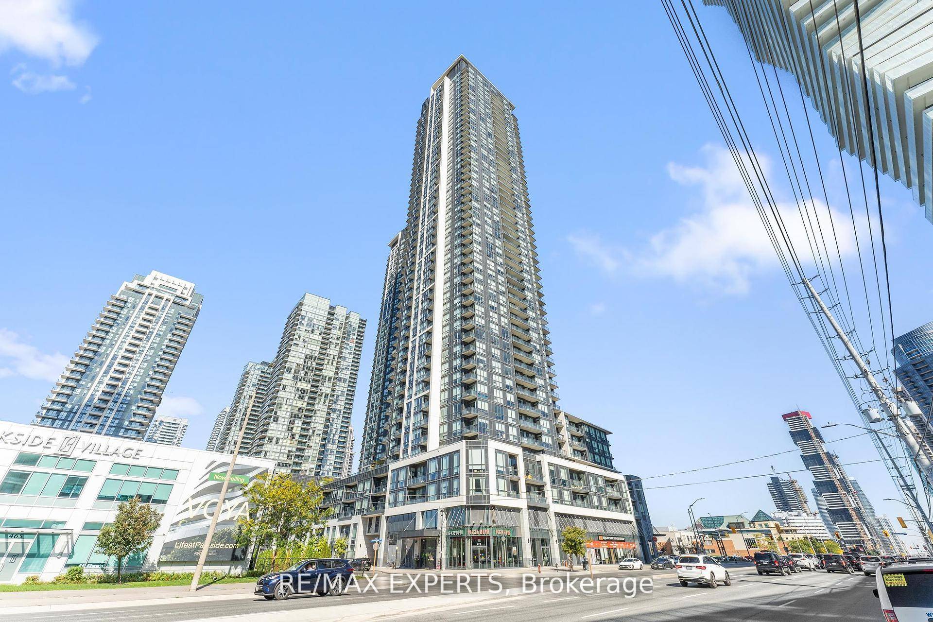 Experience breathtaking sunsets and panoramic views in this stunning 2 bedroom, 2 bathroomnorthwest facing condo in the heart of downtown Mississauga.