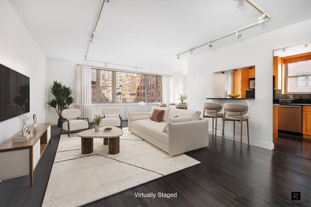 Offering abundant living space and exceptional light, this sun filled corner apartment is wrapped in expansive northwest and northeast facing windows with open views over the Murray Hill Historic District, ...