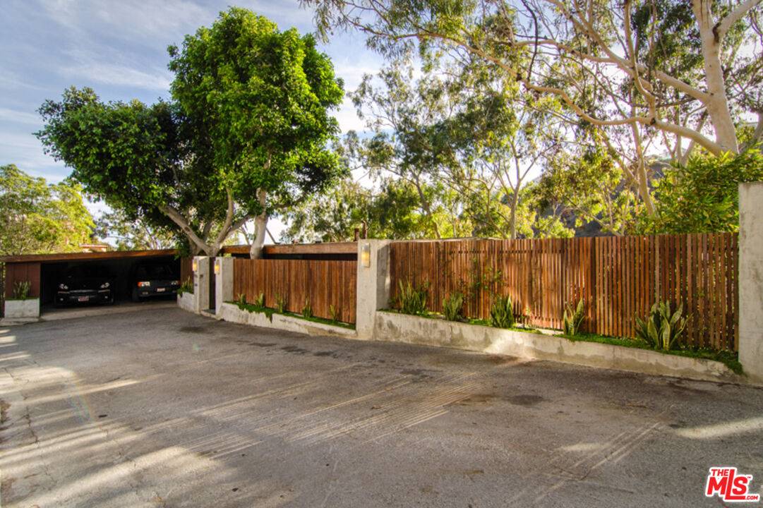 8030 HIGHLAND TRL 3BR Hollywood Hills East La