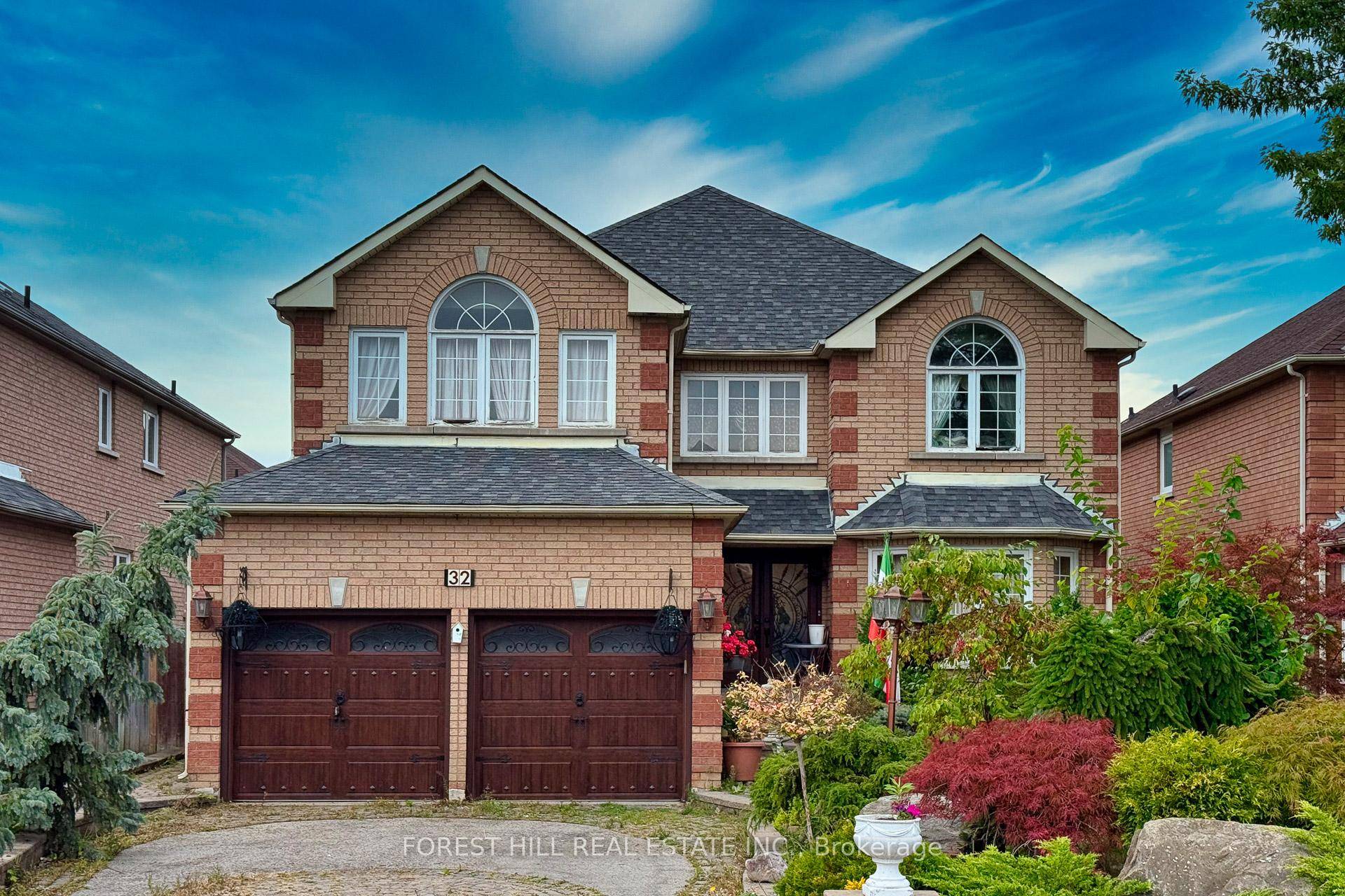 A Bright, Spacious, and Completely Furnished 3 Bedroom, 1 Bathroom Lower Level With a Separate entrance in Fantastic Richmond Hill Location.
