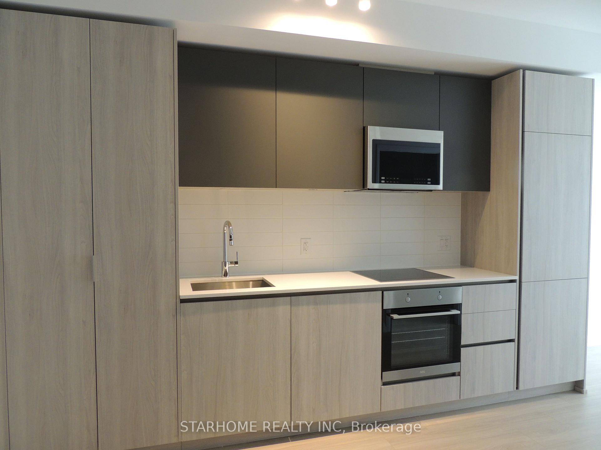 In the Heart of the Theatre District next to the TIFF Bell Lightbox, Spacious 1 Bedroom Den, Den Can Be 2nd Bedroom, Modern Kitchen with Integrated Kitchen Appliances, White Front ...