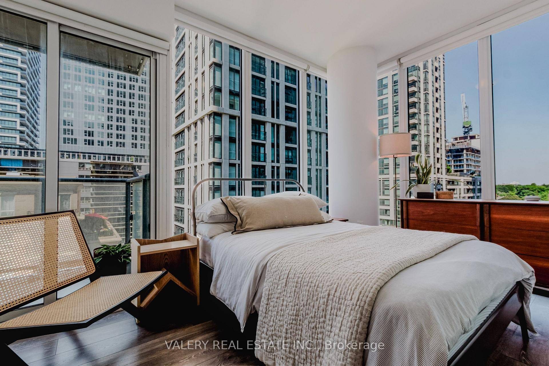 Discover luxury at this exquisite Yonge amp ; Eglinton condominium a stunning 2 bedroom, 2 bathroomcorner unit with two balconies that redefines urban living.
