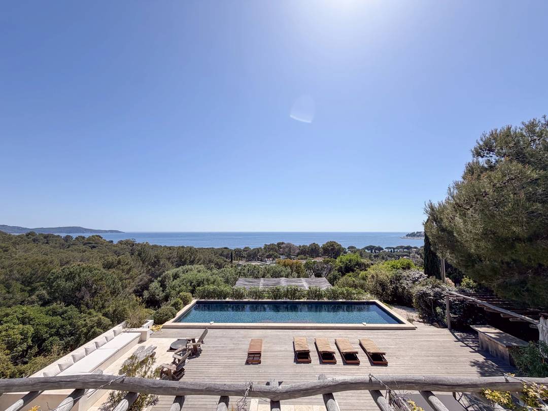Cavalaire-sur-Mer / La Croix-Valmer – Contemporary Provençal Villa with Panoramic Sea Views
