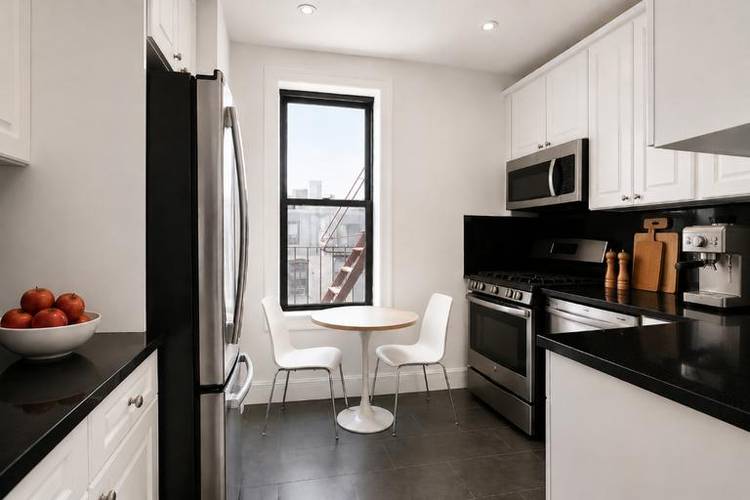 This beautiful top floor 3 Bedroom apartment gets incredible natural light.