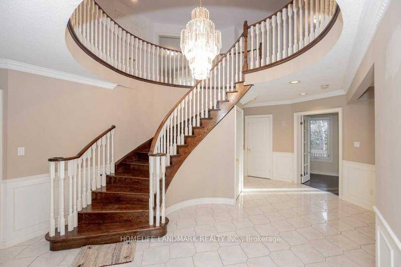 Spectacular Bayview Hunt Club 4 Bedroom Executive Home !