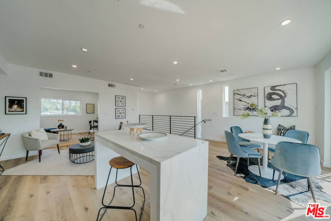 739  N Mariposa Ave 15BR La