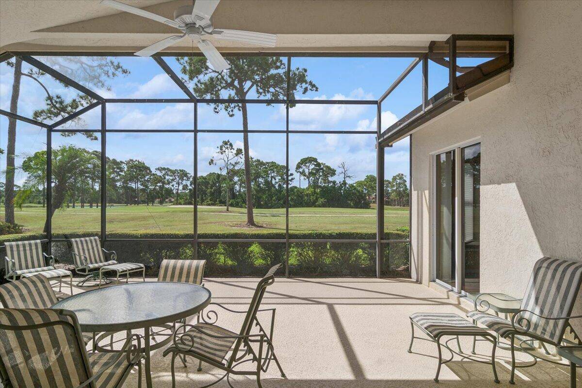 Golfer's Paradise in PGA Village Stunning Views of the Legacy Golf Club !