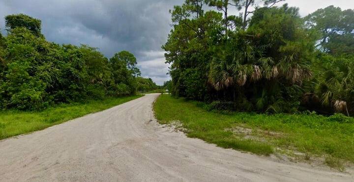 Discover an exceptional opportunity to own a premium piece of vacant land in the highly sought after Palm Beach, FL area.