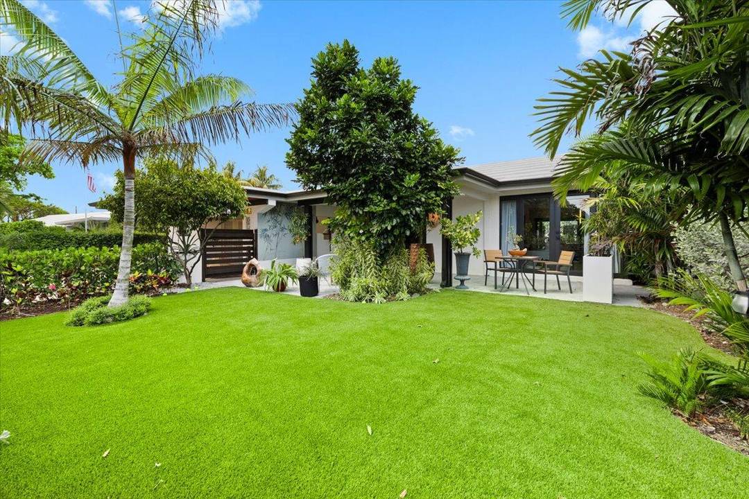 Welcome to your own SLICE OF PARADISE in sunny Fort Lauderdale where calm coastal beauty, serene surroundings, and laid back luxury blend together just steps from the sand !