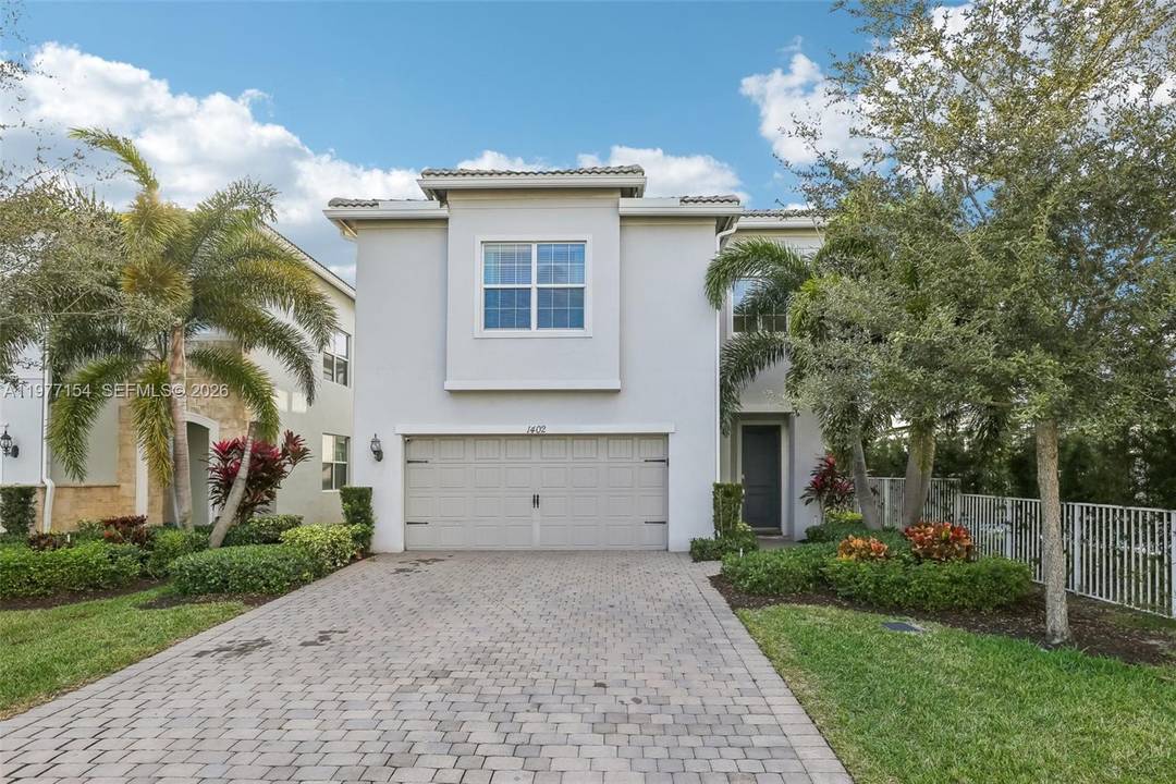 Located in the prestigious gated community of Parkview at Hillcrest, this stunning 4 bedrooms turn key home boasts an open floor plan.