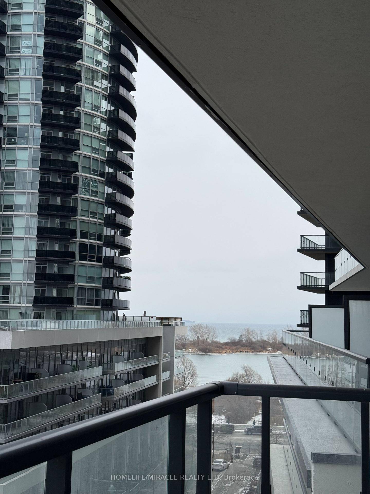 Water Edge condo in the desirable waterfront community can be your next home.