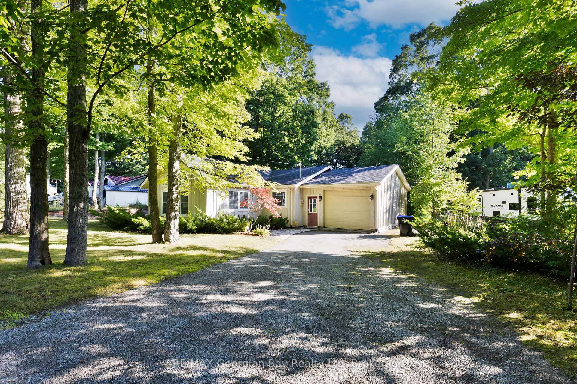133 Timcourt Dr, Tiny is Nestled in a peaceful setting and just a short walk to nearby Fairlane Lake and the shores of beautiful Georgian Bay, this charming 3 bedroom, ...