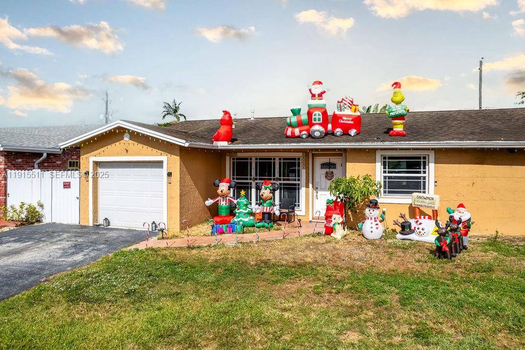 Beautifully maintained 3 bedroom, 2 bathroom home in the desirable amp ; family oriented neighborhood of Sunrise Golf Village !