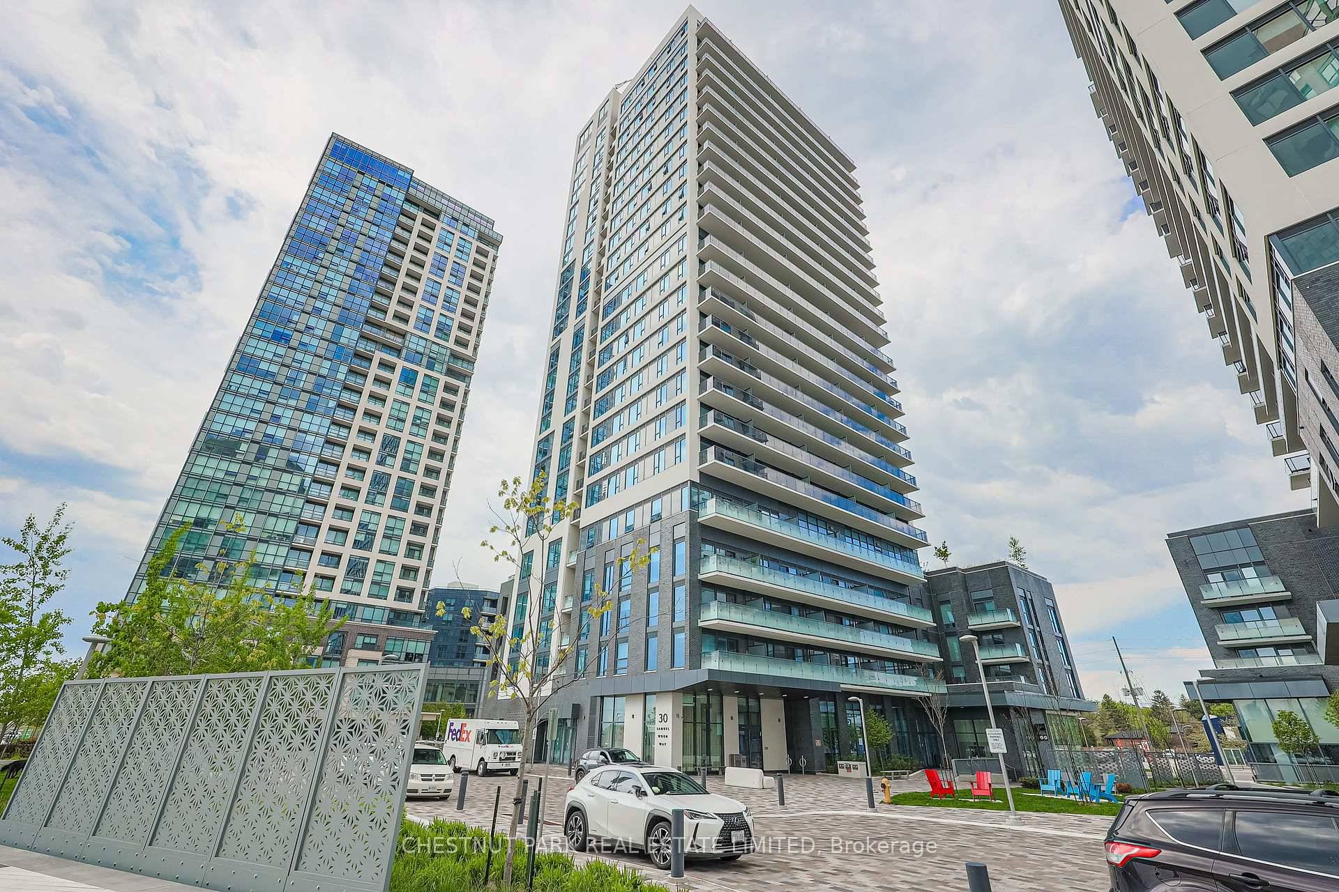 865sf 2 Bedroom Luxury Corner Penthouse !