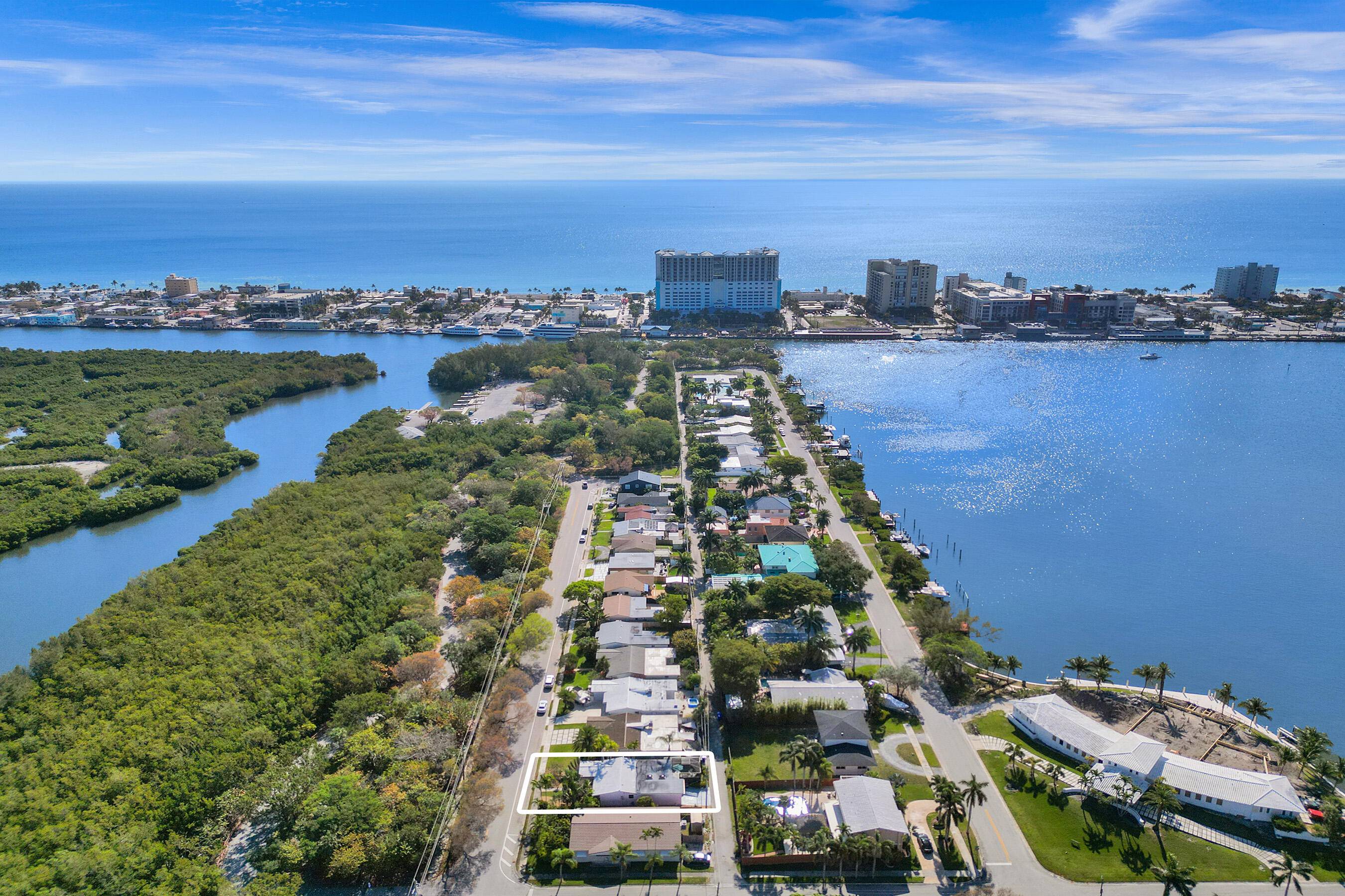 Ultimate location in the highly desirable Hollywood Lakes east of US 1, steps to Intracoastal waterway, the new Hollywood Beach Golf Course now under development, across from Holland Park !
