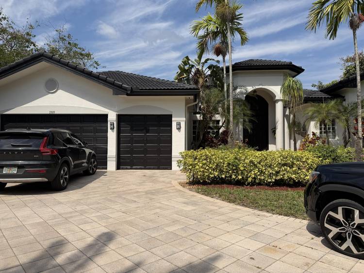 Discover this impressive five bedroom, four bathroom single story residence in Long Lake Ranches Plat Two, offering 4, 256 square feet of finished living space in Davie.