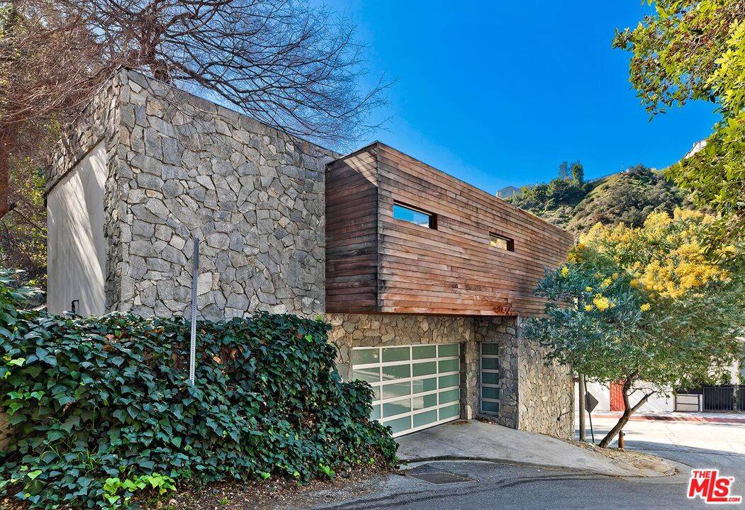 1730 Mount Olympus Dr 3BR Hollywood Hills East La