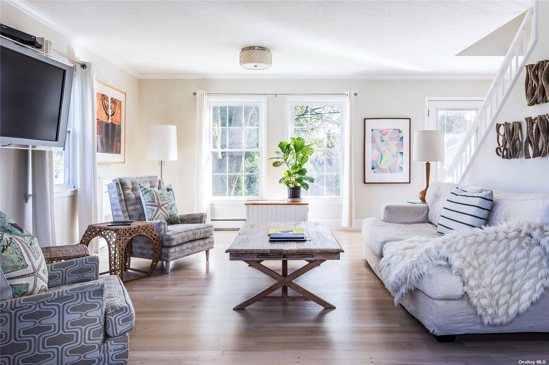 Experience the epitome of relaxed living in this stylishly appointed home in Baypoint community.