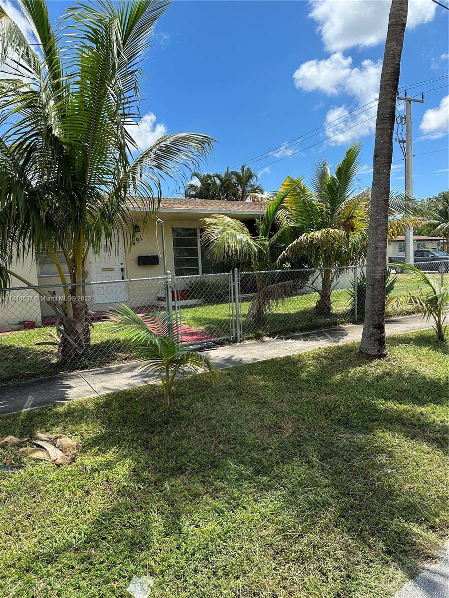 Must see ! Beautiful spacious and family friendly home with 3 4 bedrooms, 2 baths and large living room.