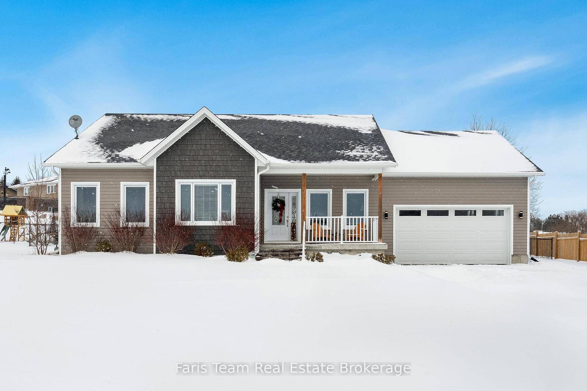 Top 5 Reasons You Will Love This Home 1 Vibrant, family friendly neighbourhood surrounded by parks, a welcoming church, and schools 2 Spacious main level boasting three well sized bedrooms, ...