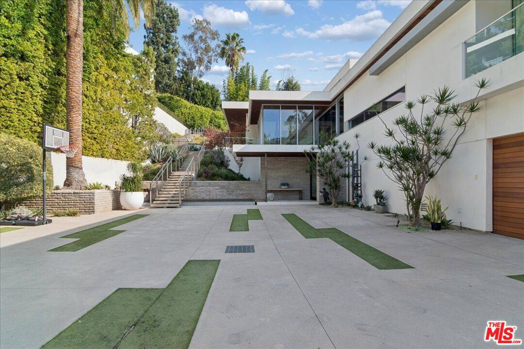 1232   Sunset Plaza Dr 8BR Sunset Strip La