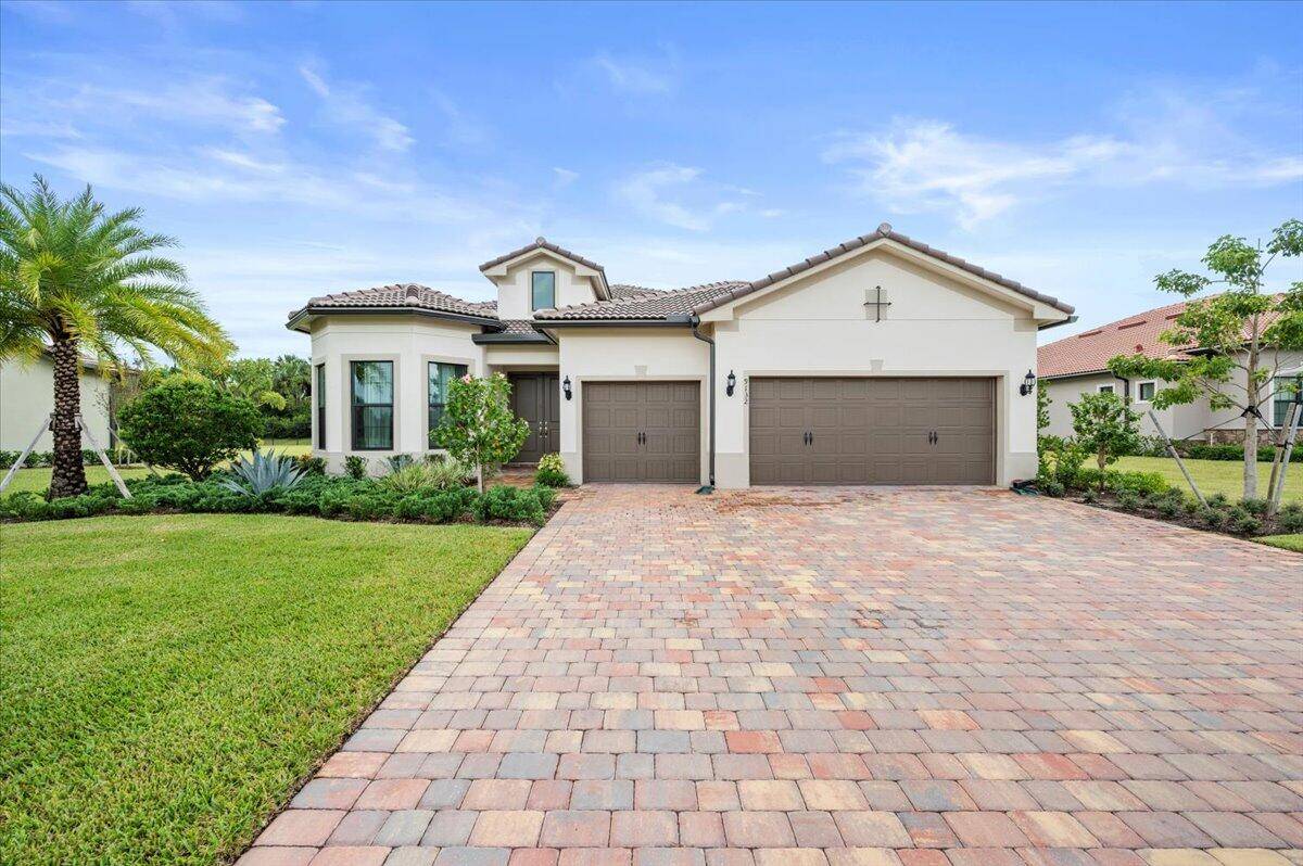 PRICED TO SELL ! LOWEST PRICE PER SQ FT !