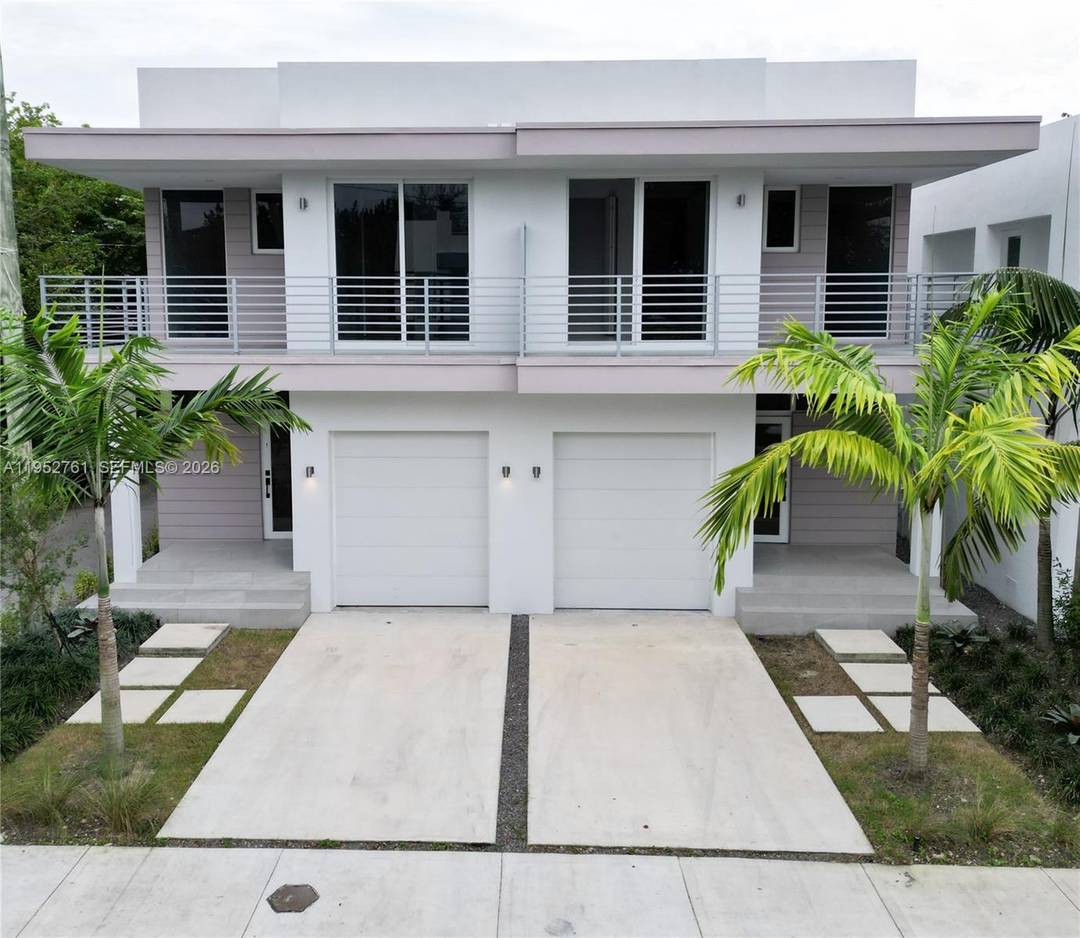 Great 3 2. 5 newly constructed townhome in Coconut Grove near shopping, US 1 amp ; I 95.