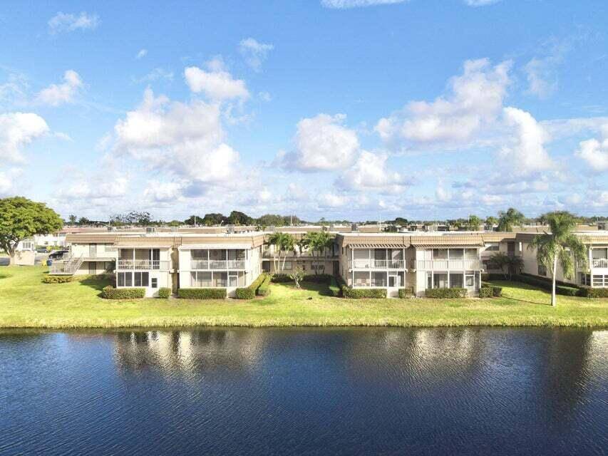 Live the Florida dream in this remodeled beautiful property, in this active 55 Plus community offering 3 clubhouses, 2 golf courses, 2 on site restaurants, Indoor outdoor pools, card rooms, ...