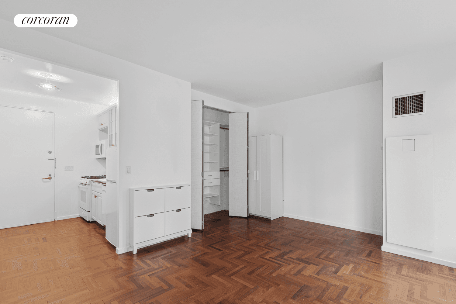 Big studio with great storage in one of the most desirable condo buildings in Midtown East !