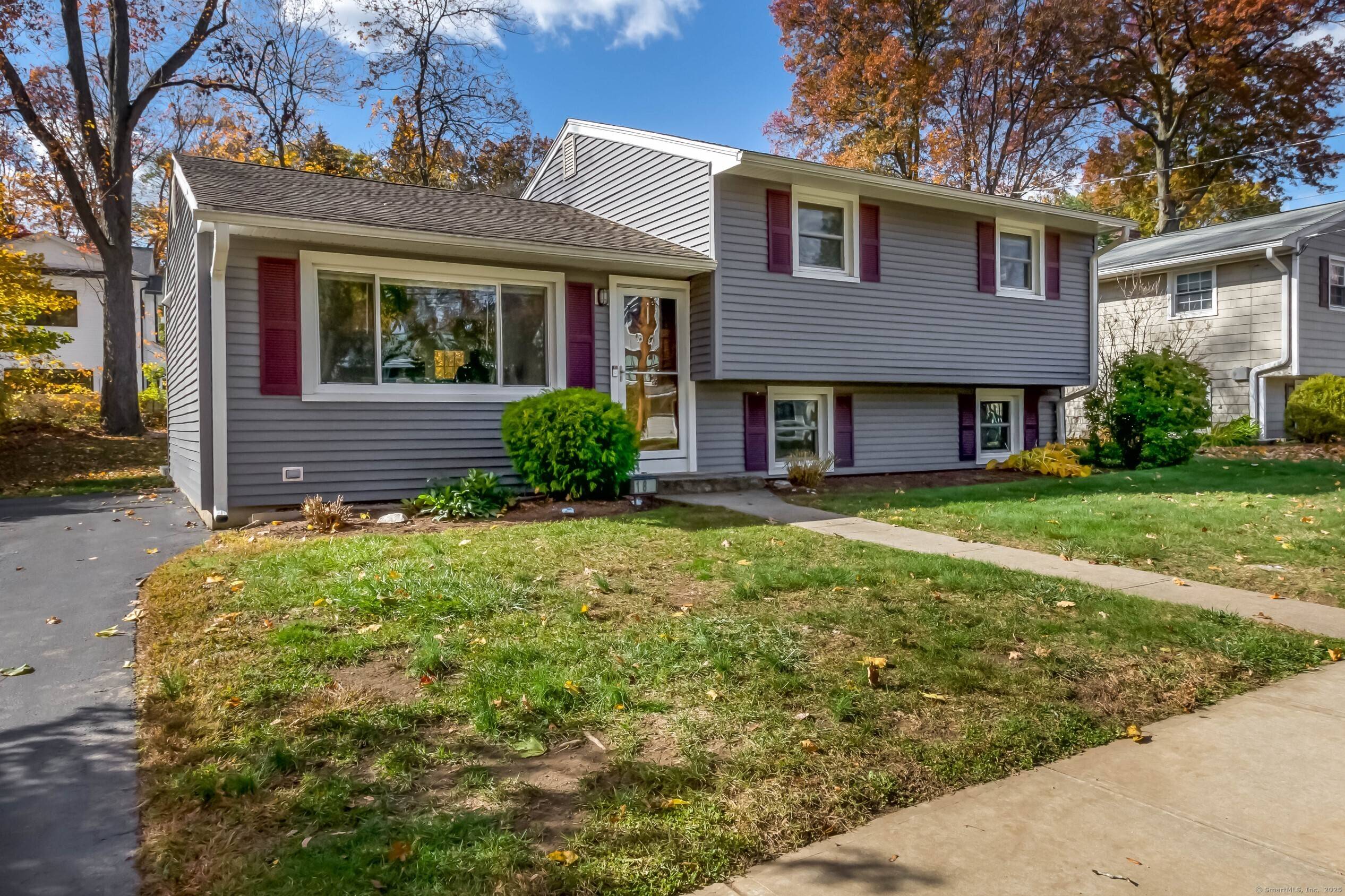 Welcome to this move in ready split level home nestled in Fairfield's desirable University area.
