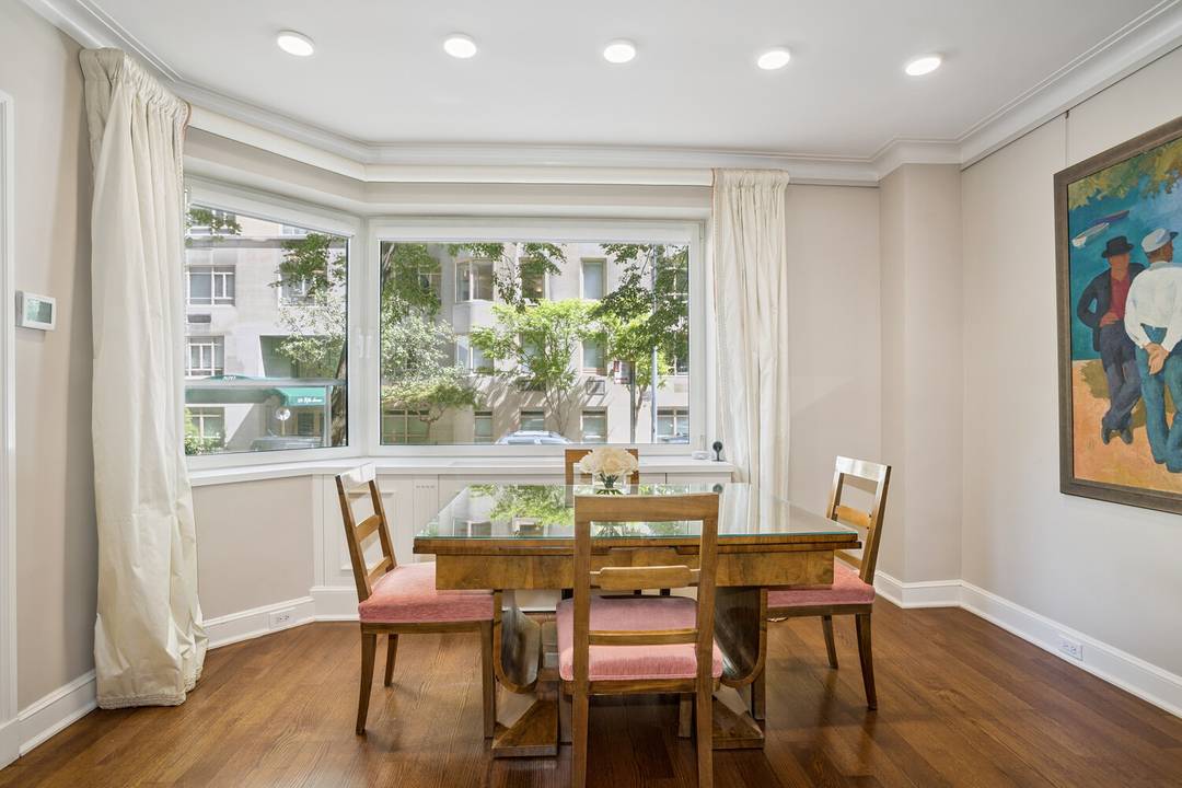 Move In Ready Perfection on Fifth Avenue This beautifully renovated 2 bedroom, 2 bathroom residence offers an elegant blend of modern updates and timeless sophistication in a premier white glove ...
