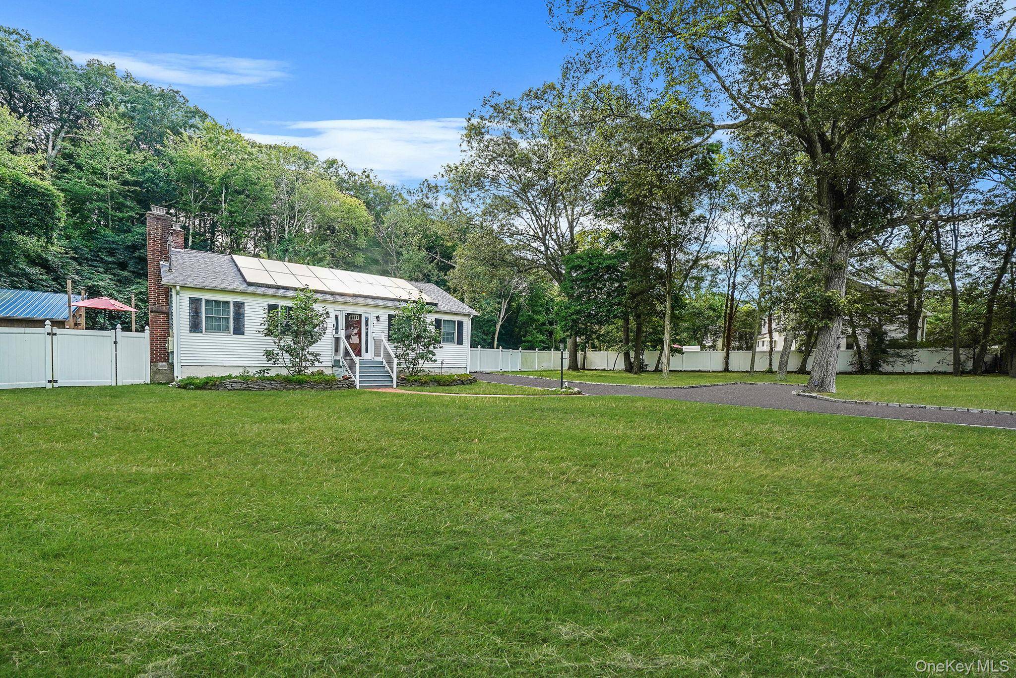 Welcome home to 52 Daly Rd !