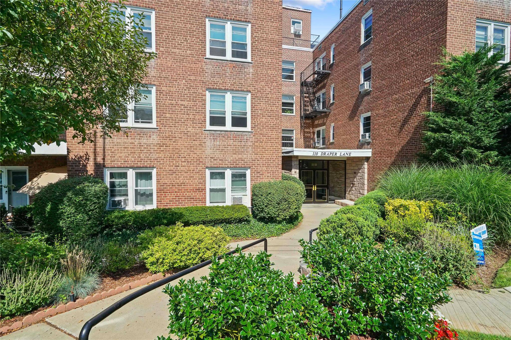 Beautifully Renovated 3BR 2BA in Prime Dobbs Ferry Location !